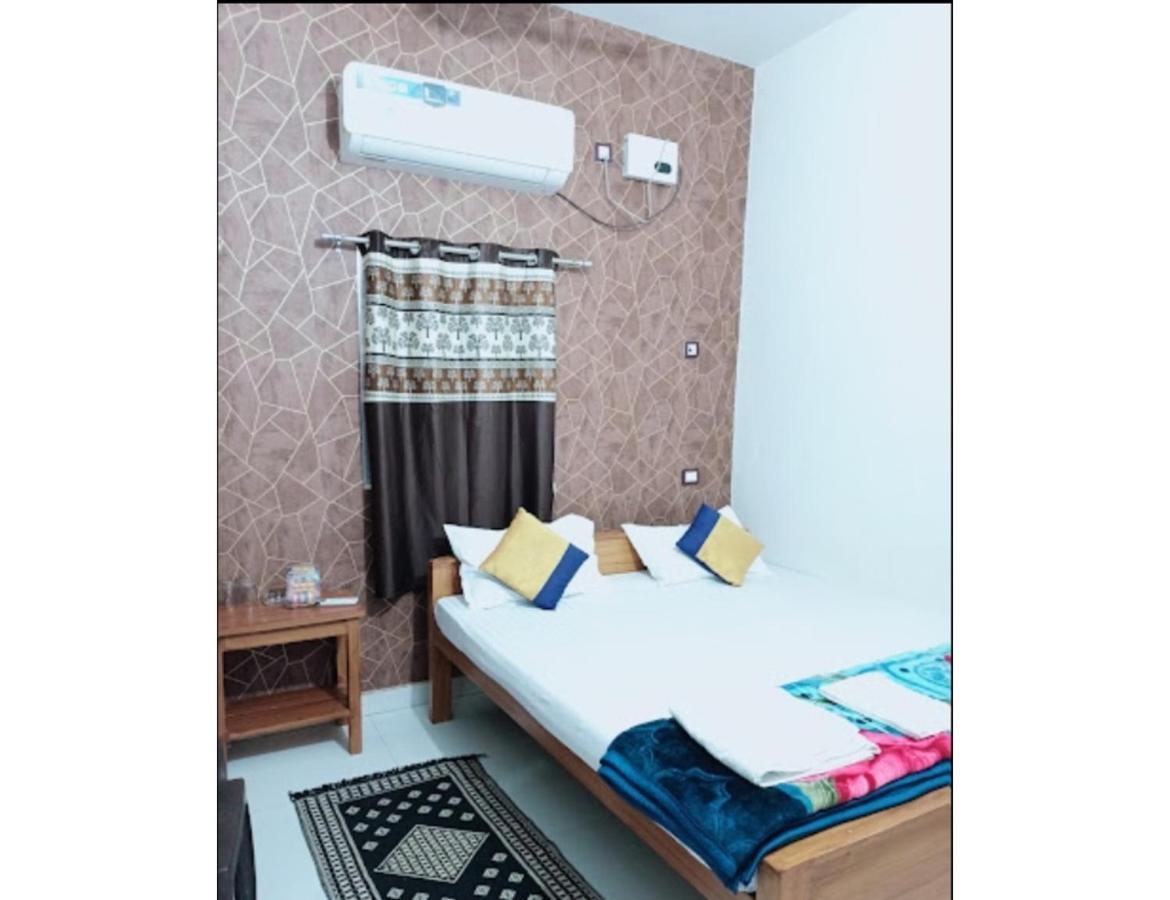 Modern Palace, *