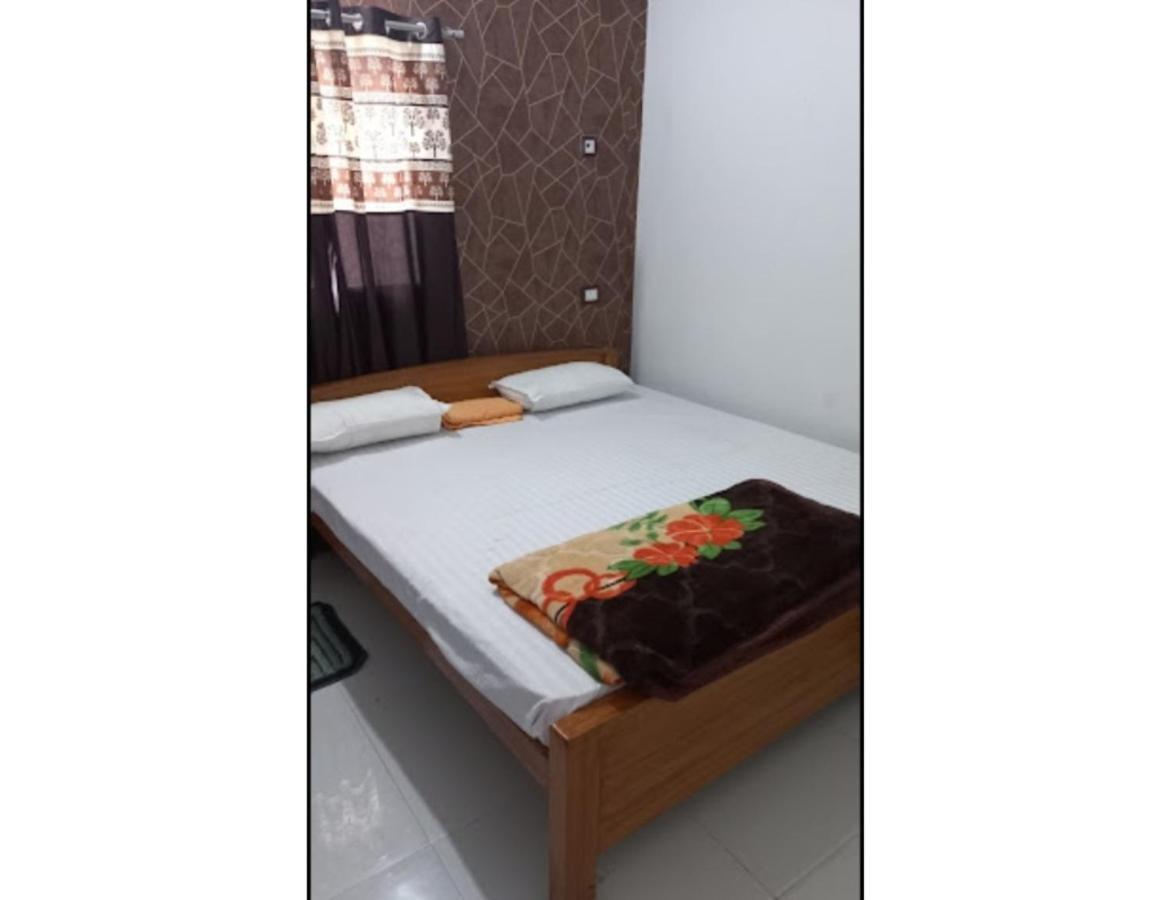 Modern Palace, Homestay *